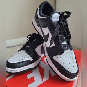 Nike dunk low size 7